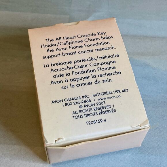0082 Vintage Y2K Avon All Heart Crusade Key Holder & Cell Phone Charm (2007) - Picture 4 of 6